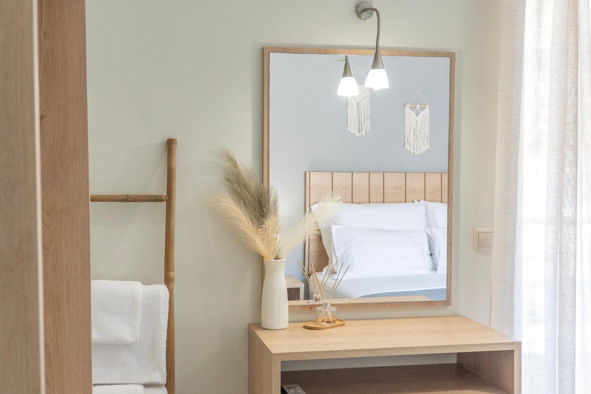 Rondo'S Hotel Himare Esterno foto
