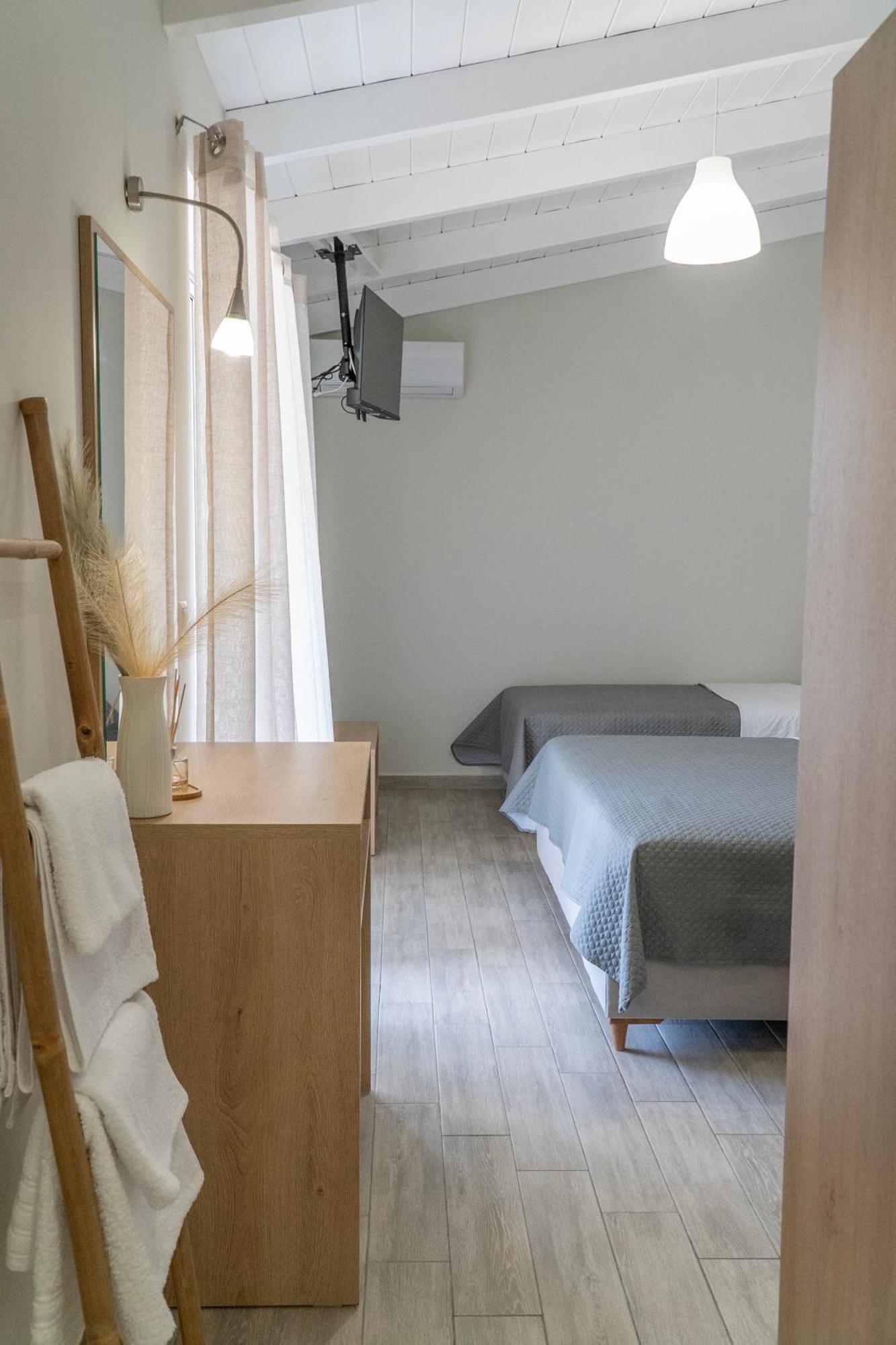 Rondo'S Hotel Himare Esterno foto