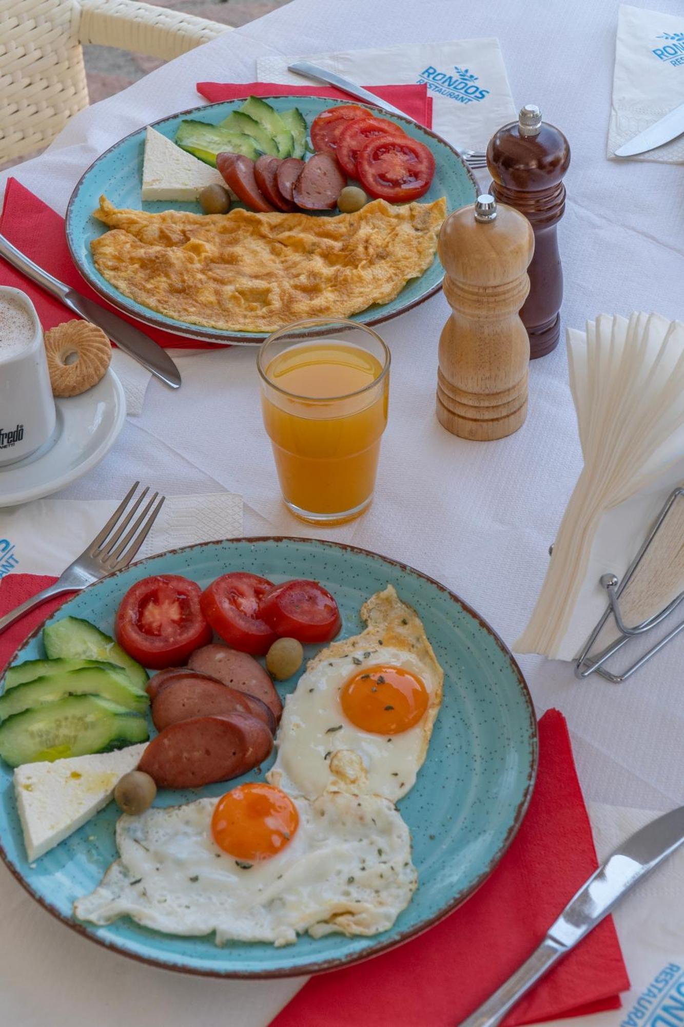 Rondo'S Hotel Himare Esterno foto