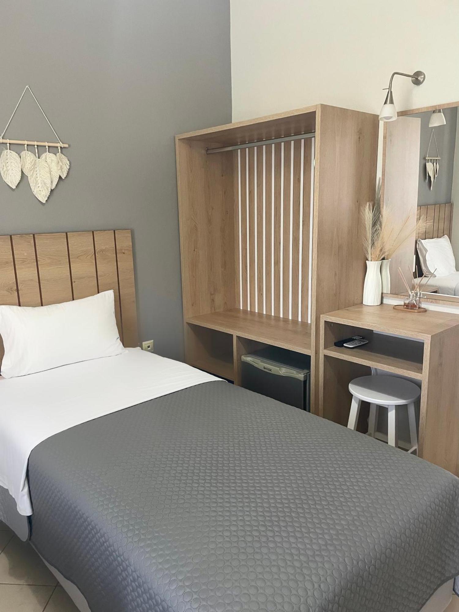 Rondo'S Hotel Himare Esterno foto