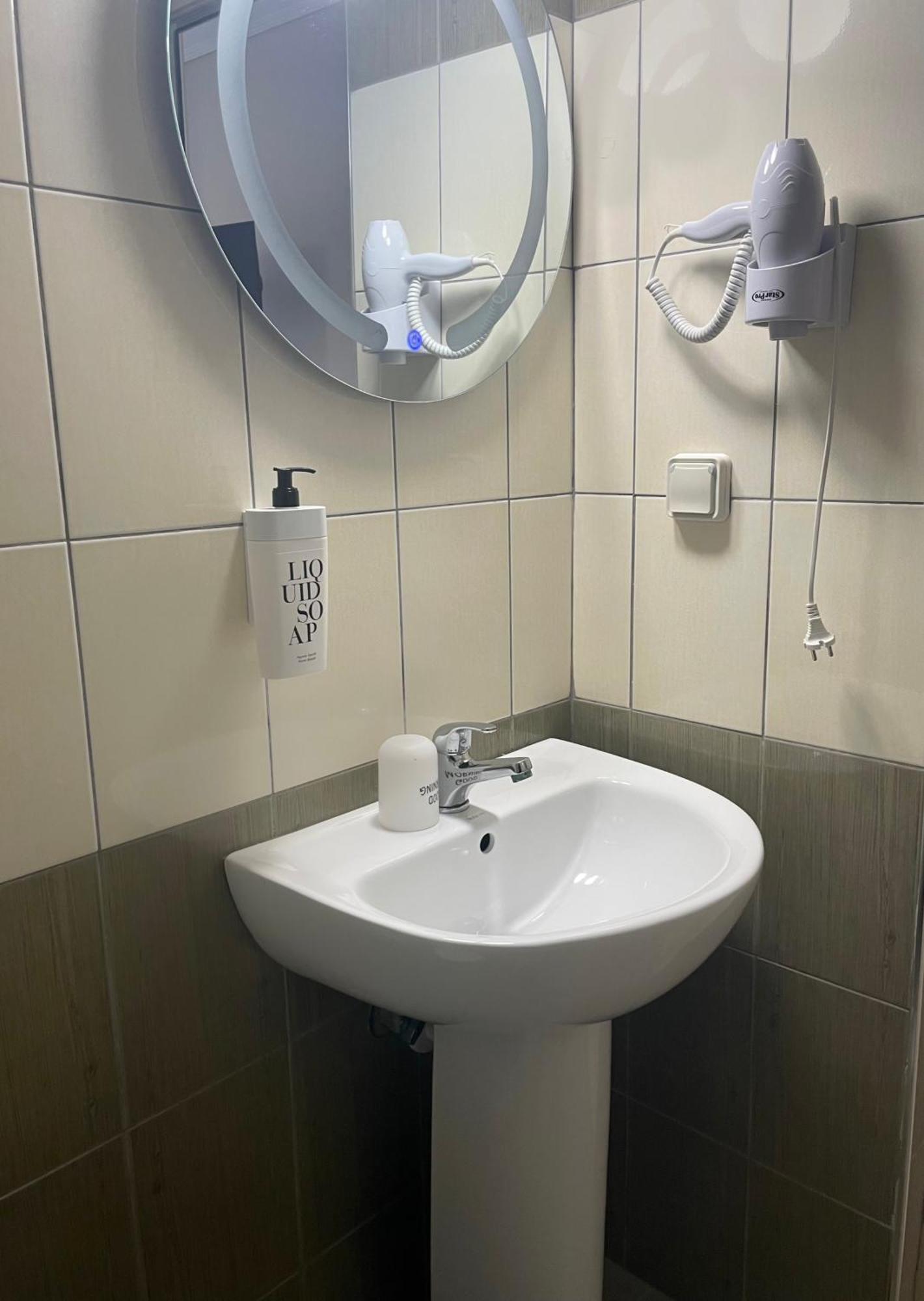 Rondo'S Hotel Himare Esterno foto