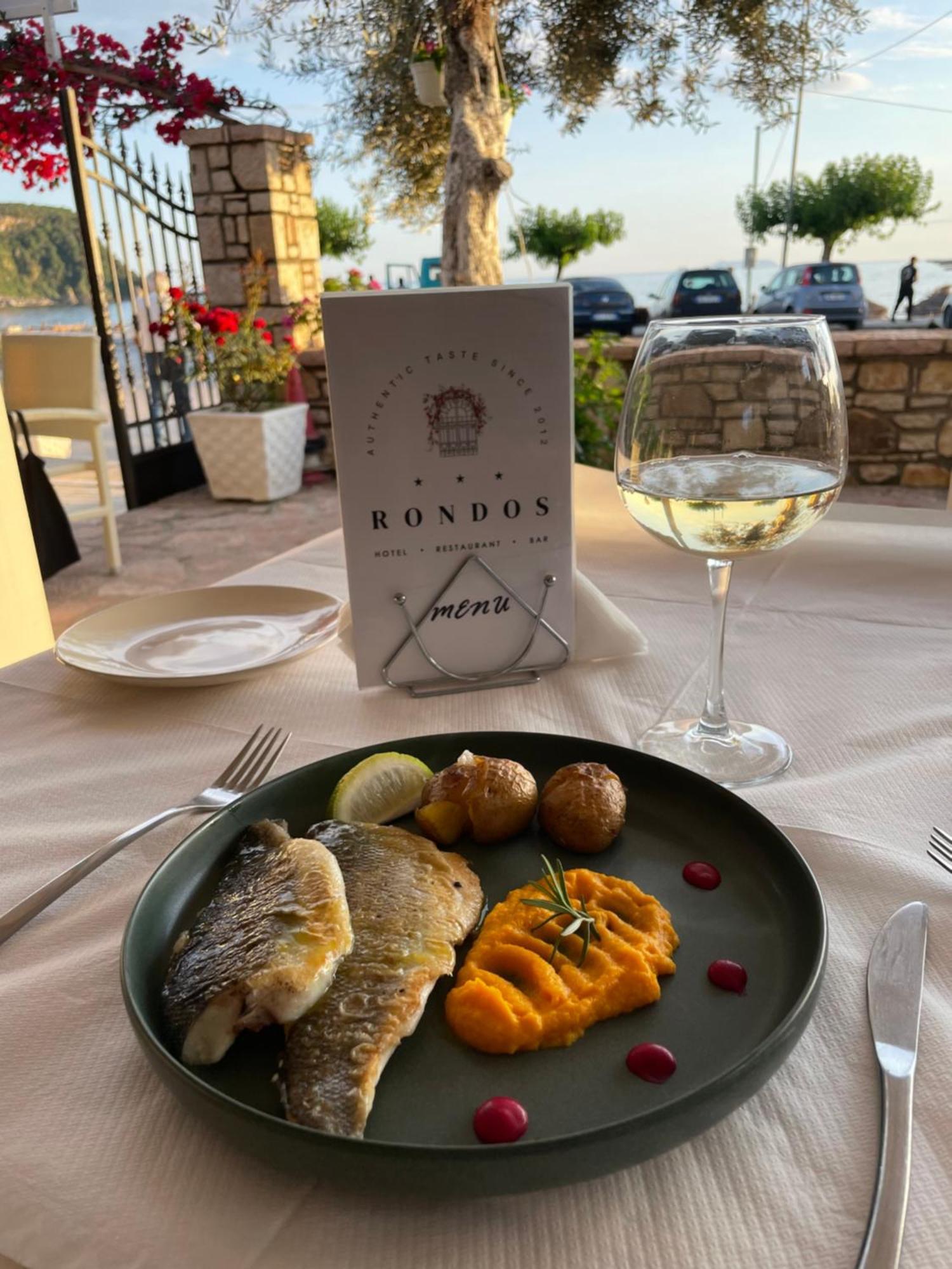 Rondo'S Hotel Himare Esterno foto